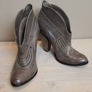 Carlos Santana gray leather booties 6.5m